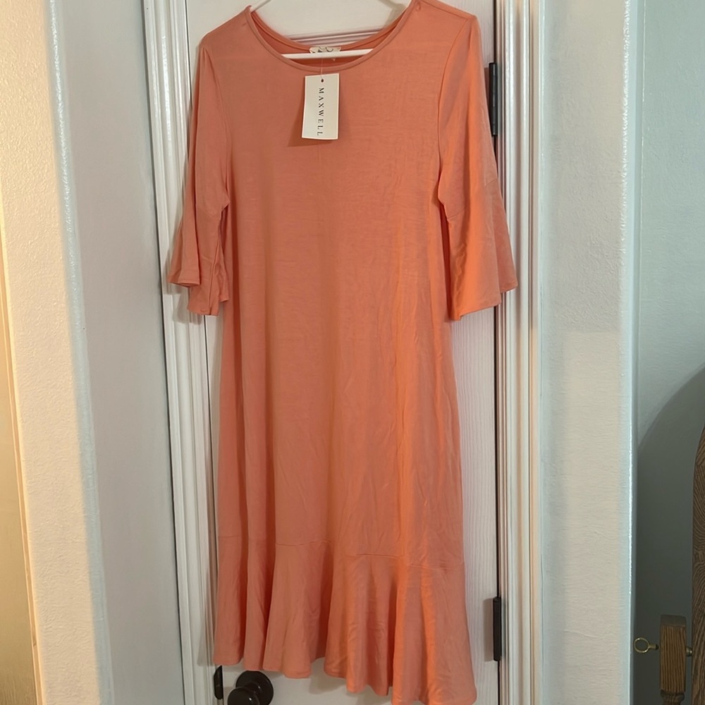 Large new with tags Maxwell Les amis peach colored midi dress with sleeves